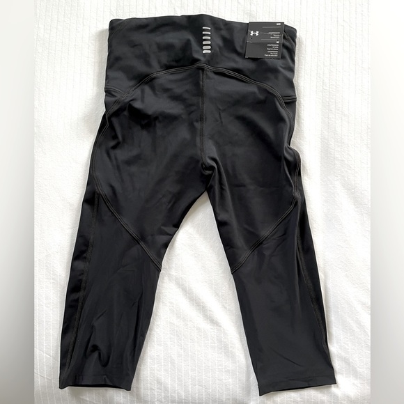 Under Armour Midrise Capri Pants, new - Picture 4 of 5